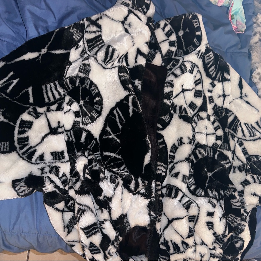 Huge fluffy clock coat